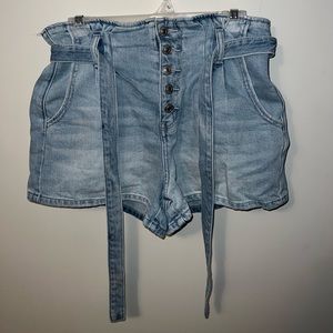 American Eagle Mom Jean Short